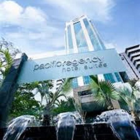 Pacific Regency Hotel Suites Kuala Lumpur Exteriér fotografie The entrance of the hotel