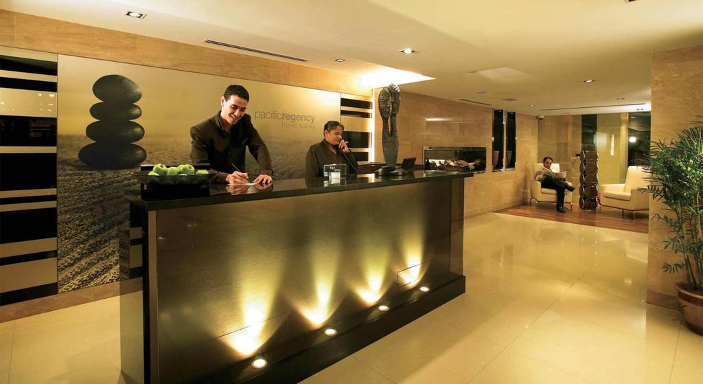 Pacific Regency Hotel Suites Kuala Lumpur Exteriér fotografie The reception desk at the Mandarin Oriental, London