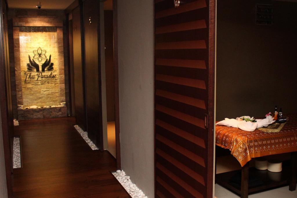 Pacific Regency Hotel Suites Kuala Lumpur Exteriér fotografie The interior of a Thai spa
